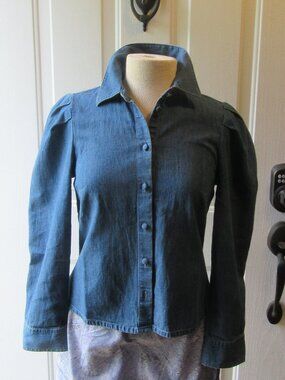Like New Madewell Denim Long-sleeved button down shirt w. puff shoulders Size XS